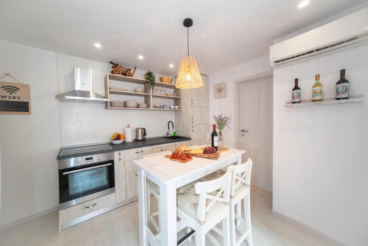 New Cozy Apartment - Center Of Old Town Омиш Экстерьер фото
