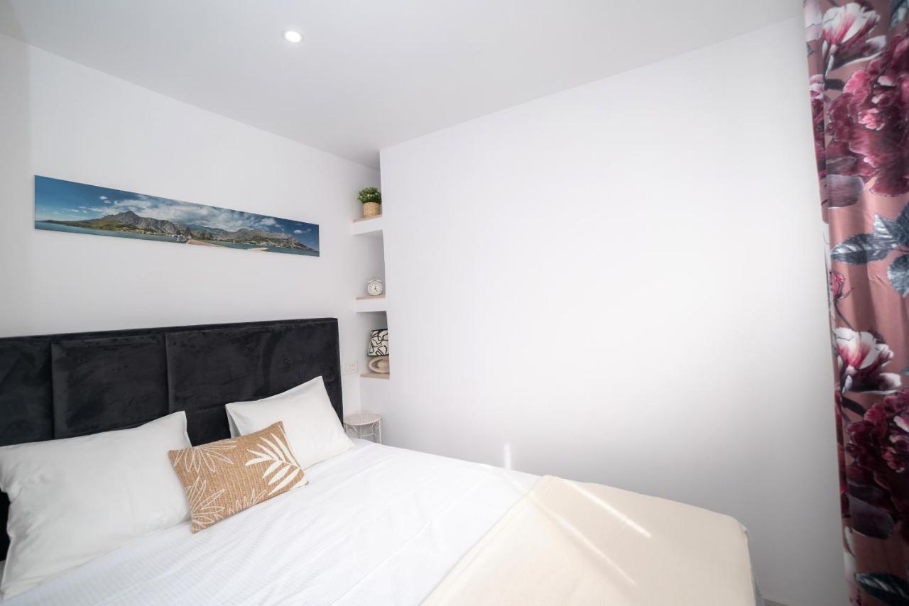 New Cozy Apartment - Center Of Old Town Омиш Экстерьер фото